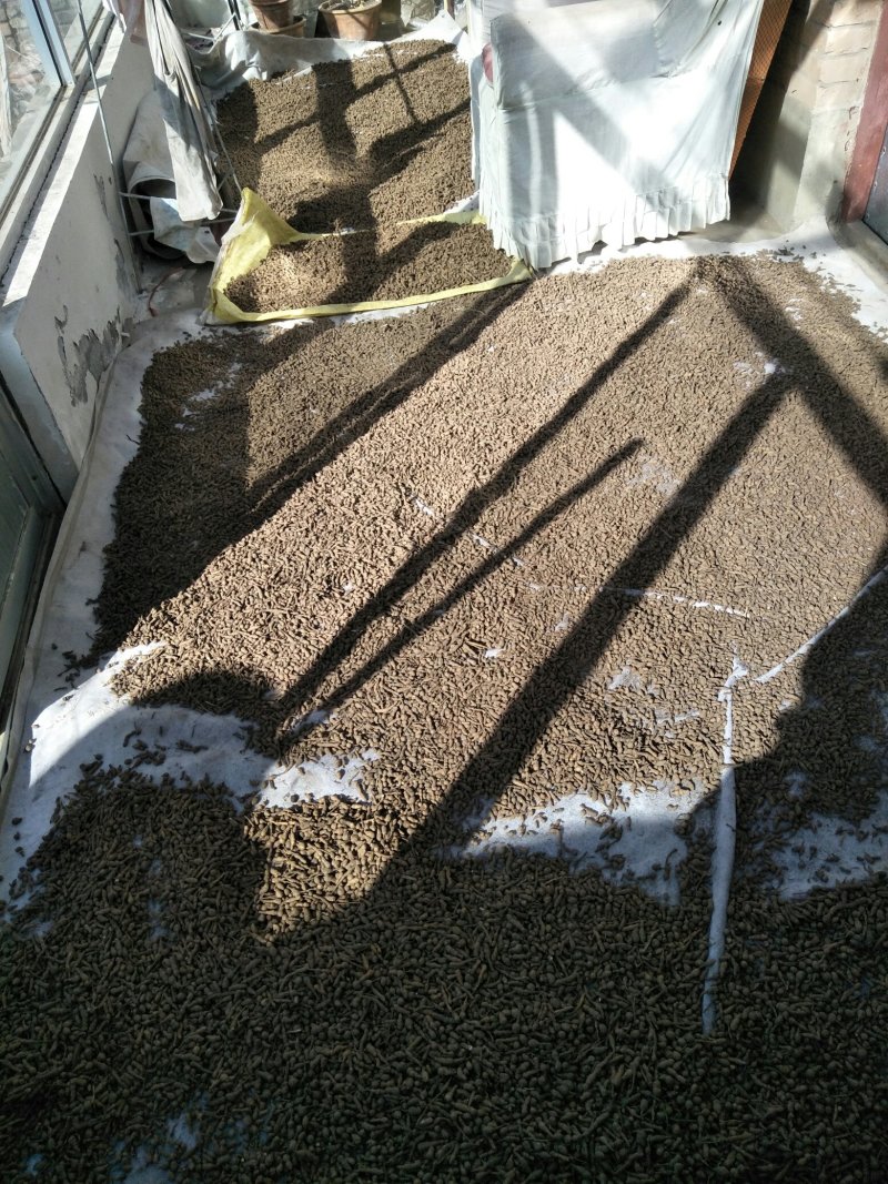 蕨麻人参果青海人参果俗称蕨麻，是中国青海天然野生植物