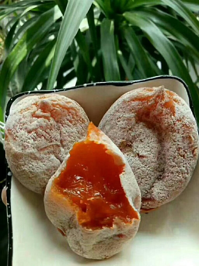 🍀🍀富平正宗的吊霜柿饼已经上市了，柿饼质地透明，清甜