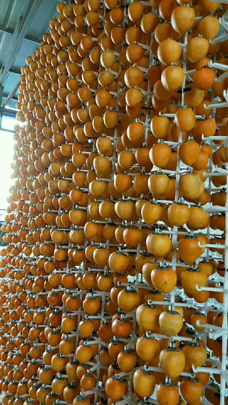 🍀🍀富平正宗的吊霜柿饼已经上市了，柿饼质地透明，清甜
