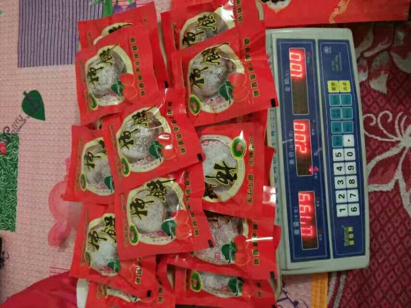 🍀🍀富平正宗的吊霜柿饼已经上市了，柿饼质地透明，清甜