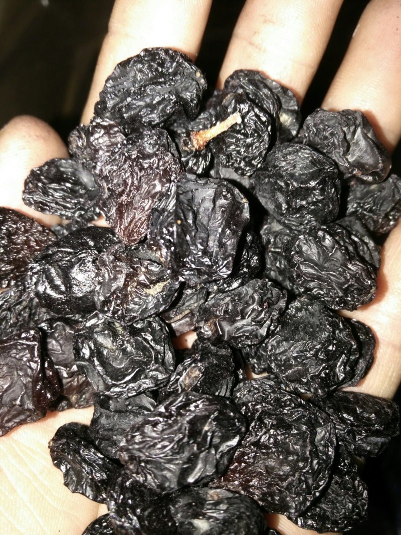 夏黑葡萄干大，中颗粒标准，可以发空运和整车