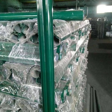 荷兰网立柱铁丝网立柱菜园围网立柱柱子