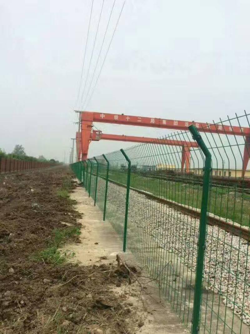 硬塑公路铁路护栏网圈地围栏网铁丝网护栏网养殖围栏网