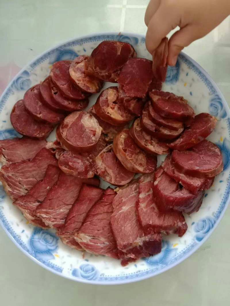 伊犁熏马肉，熏马肠