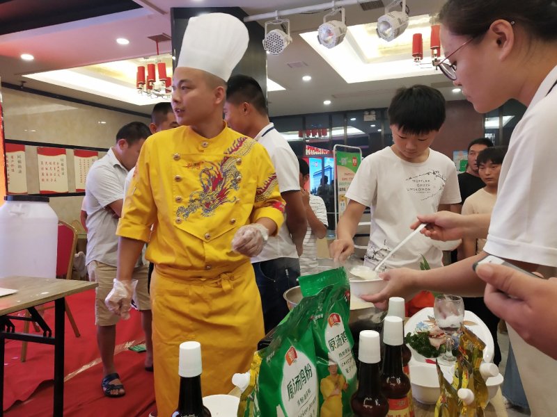 智博鸡精，餐饮名牌！名厨首选！
