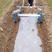 铺地膜机宽窄可以调节30-120厘米地膜都可以，自动覆土