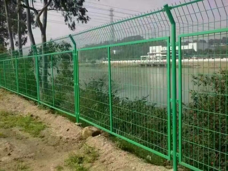 厂家直销铁丝网双边丝护栏网带框架护栏网圈地鱼塘围栏网