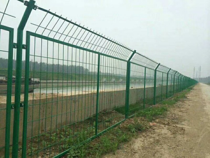厂家直销铁丝网双边丝护栏网带框架护栏网圈地鱼塘围栏网