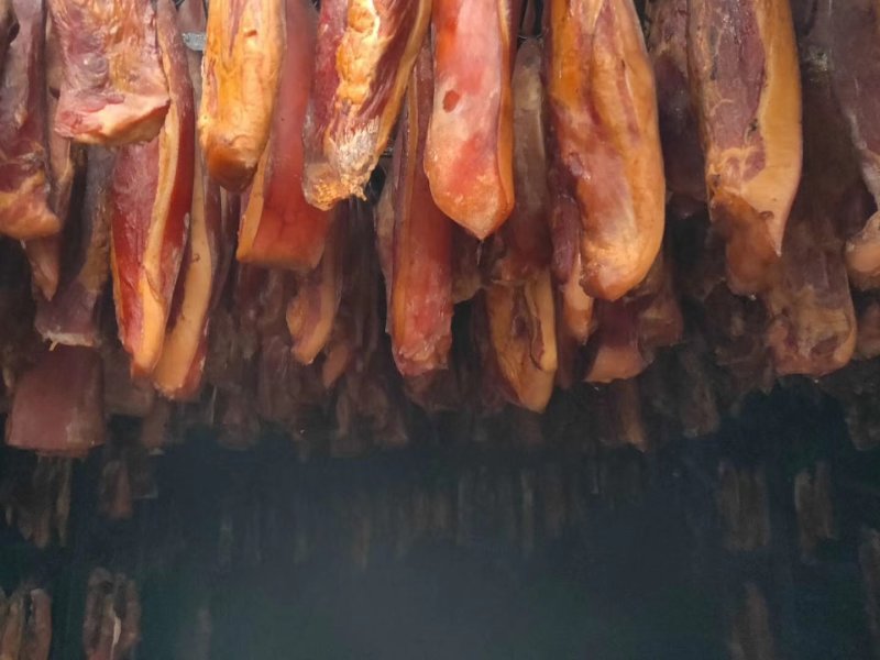 重庆巫溪县正宗柏树烟薰，腊猪脚，腊肉