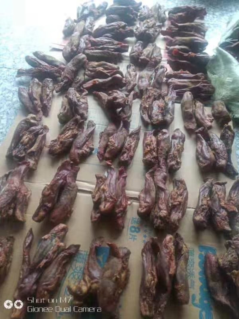 重庆巫溪县正宗柏树烟薰，腊猪脚，腊肉