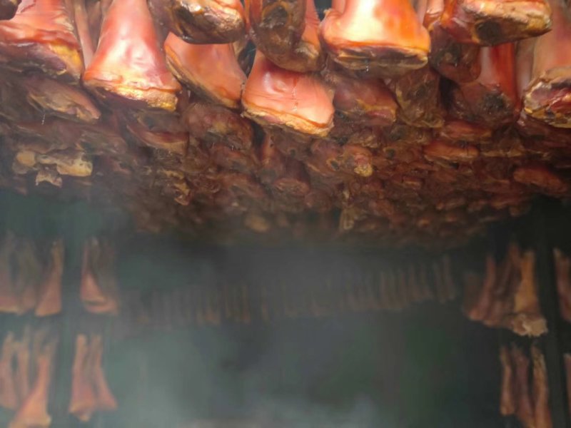 重庆巫溪县正宗柏树烟薰，腊猪脚，腊肉