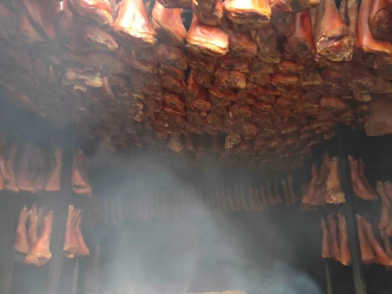 重庆巫溪县正宗柏树烟薰，腊猪脚，腊肉