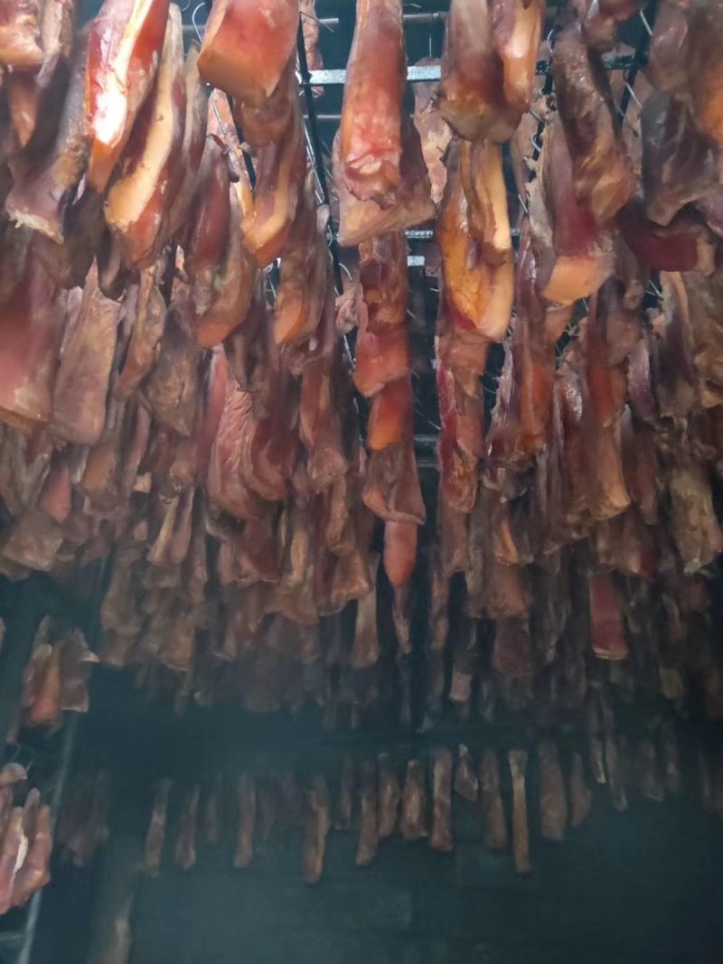 重庆巫溪县正宗柏树烟薰，腊猪脚，腊肉