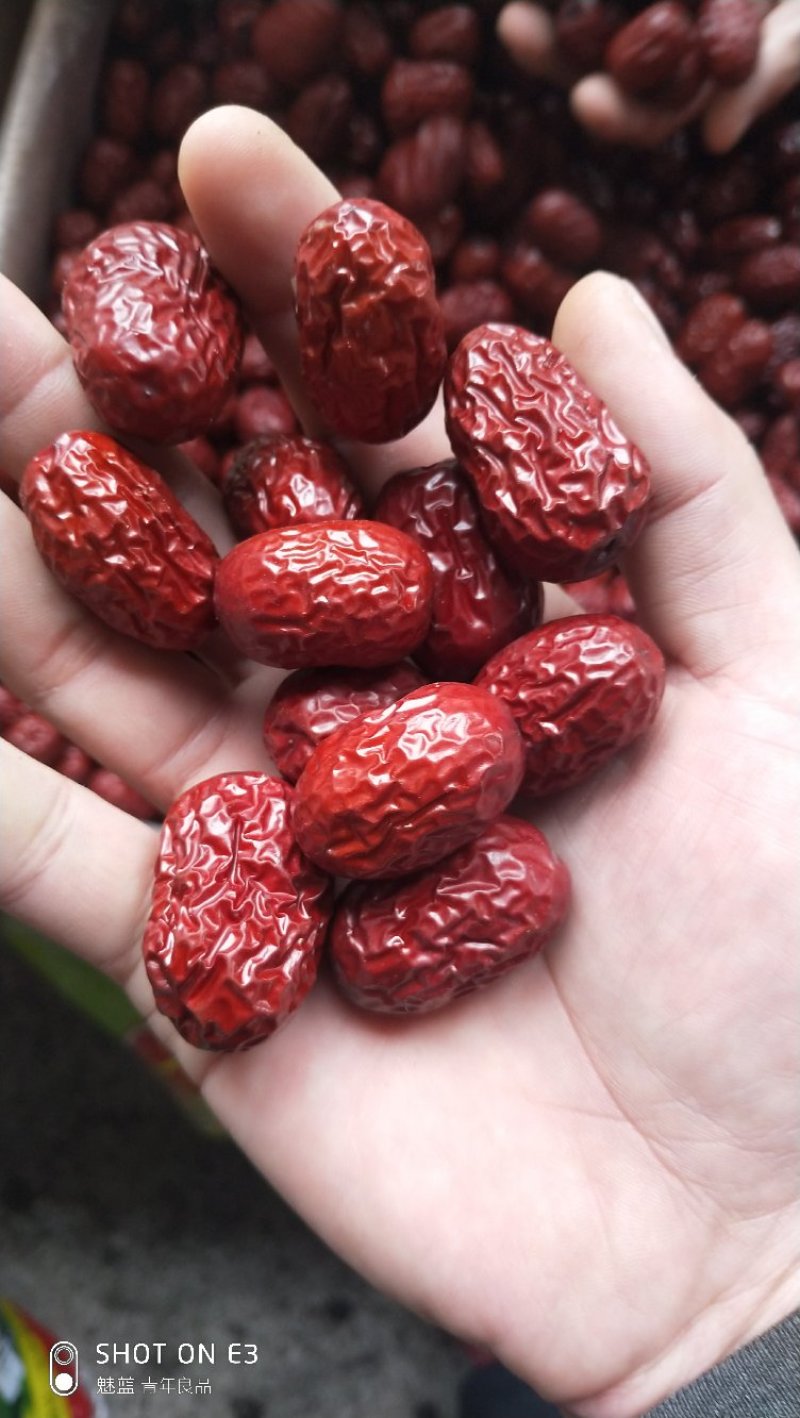 灰枣精选，高质量，口感好。一手货源，大量供应