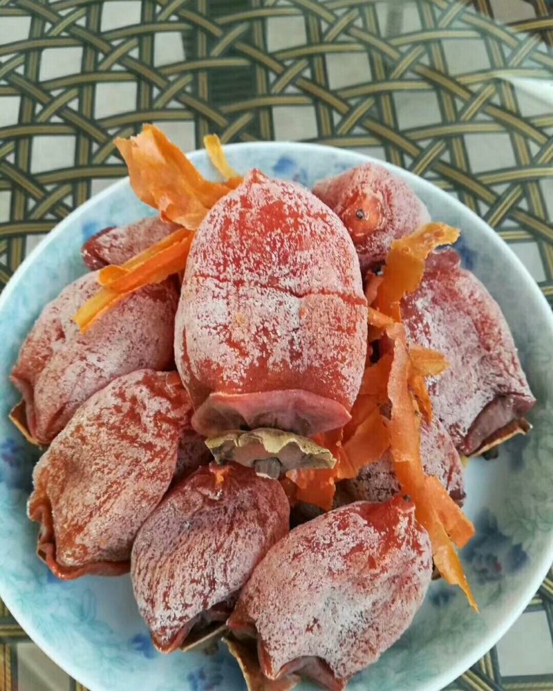 正宗的富平柿饼，自家的，无任何添加剂，纯手工制作，现在正