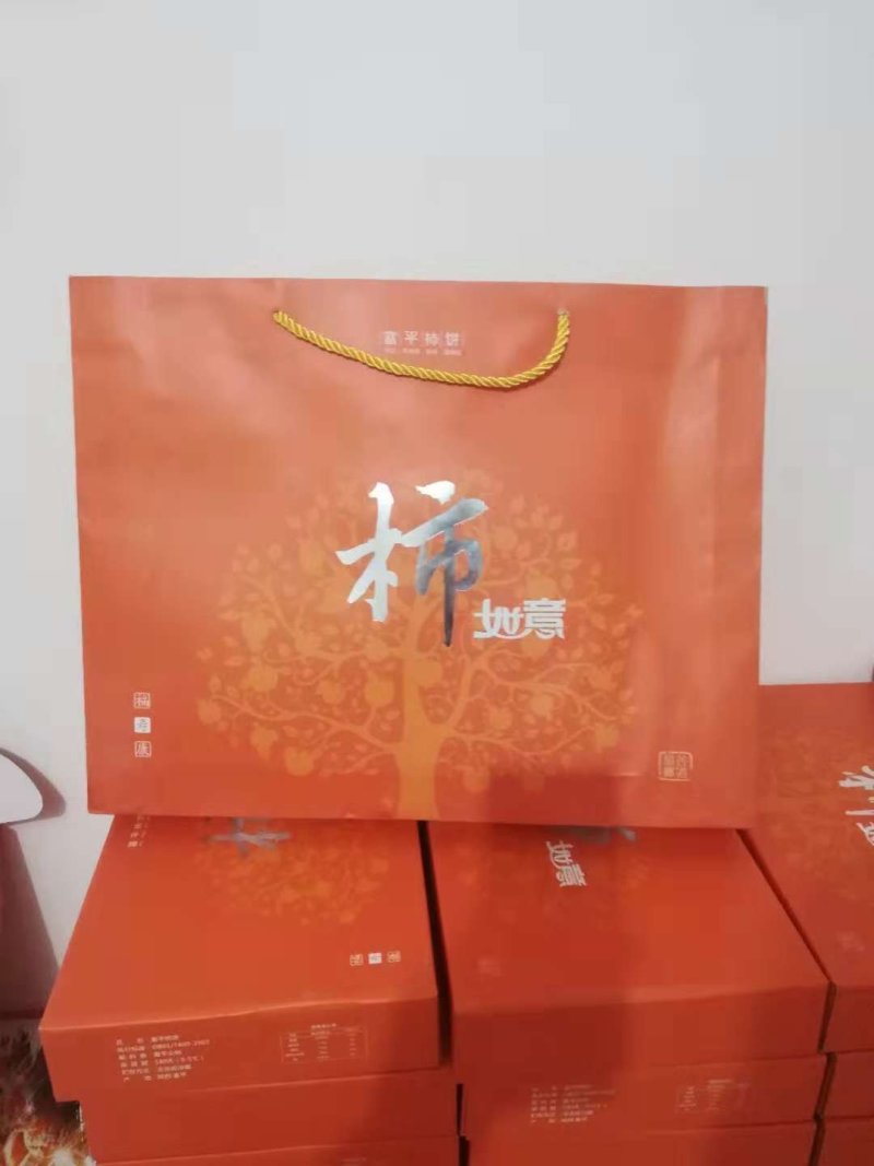 富平柿饼质地透明，清甜爽口，营养丰富，具有润肺、补血、健