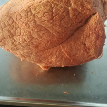 牛肉块个头大精修本色本味有五香加盐的，颜色可以定制
