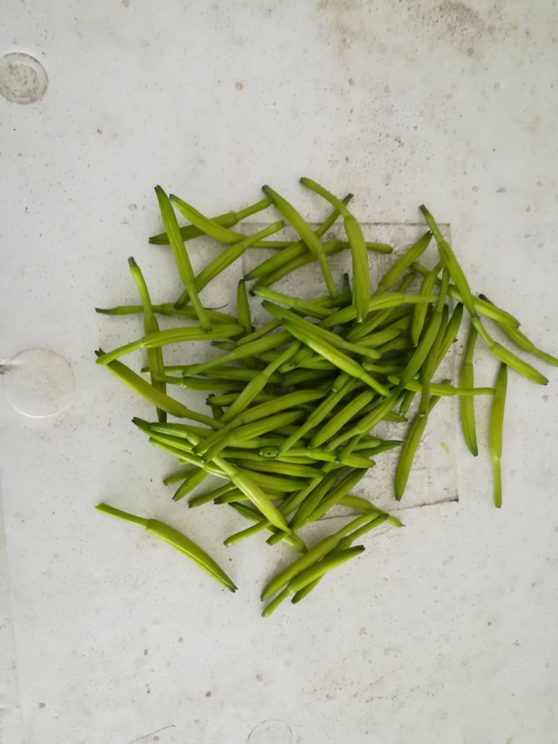 鲜黄花菜新鲜基地直销，黄花菜质量杠杠杠滴价格便宜