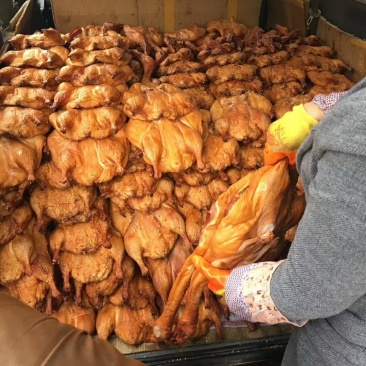 板鸭烤鸭卤鸭鸭肉。展会地摊超市卤菜店