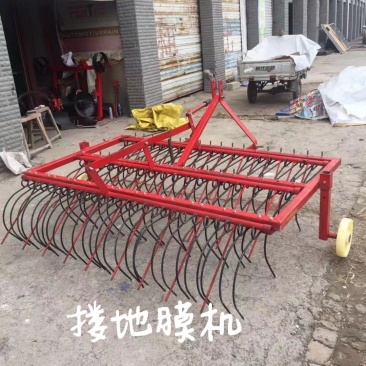 四轮拖拉机带动搂地膜机