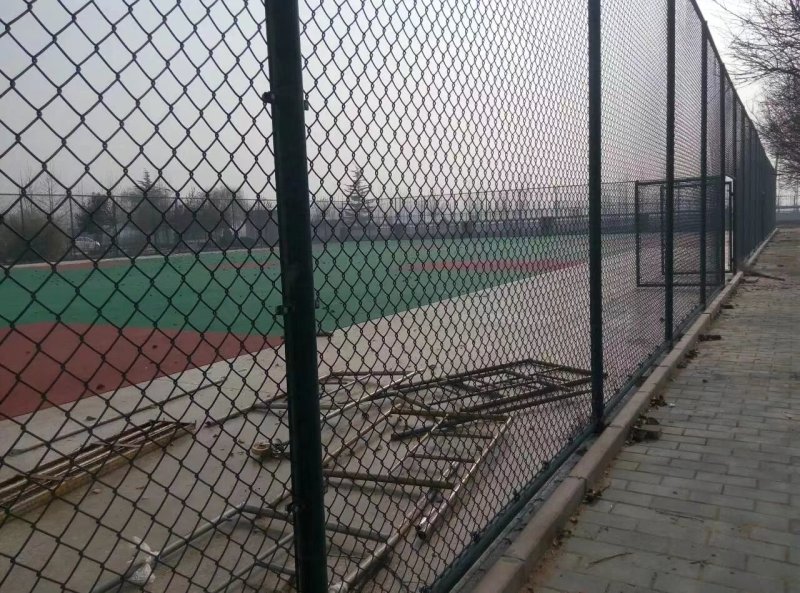 球场围网学校操场篮球场勾花护栏网室内足球体育场菱形隔离网