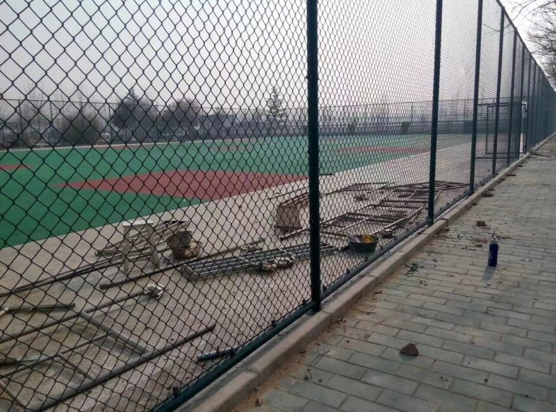 球场围网学校操场篮球场勾花护栏网室内足球体育场菱形隔离网