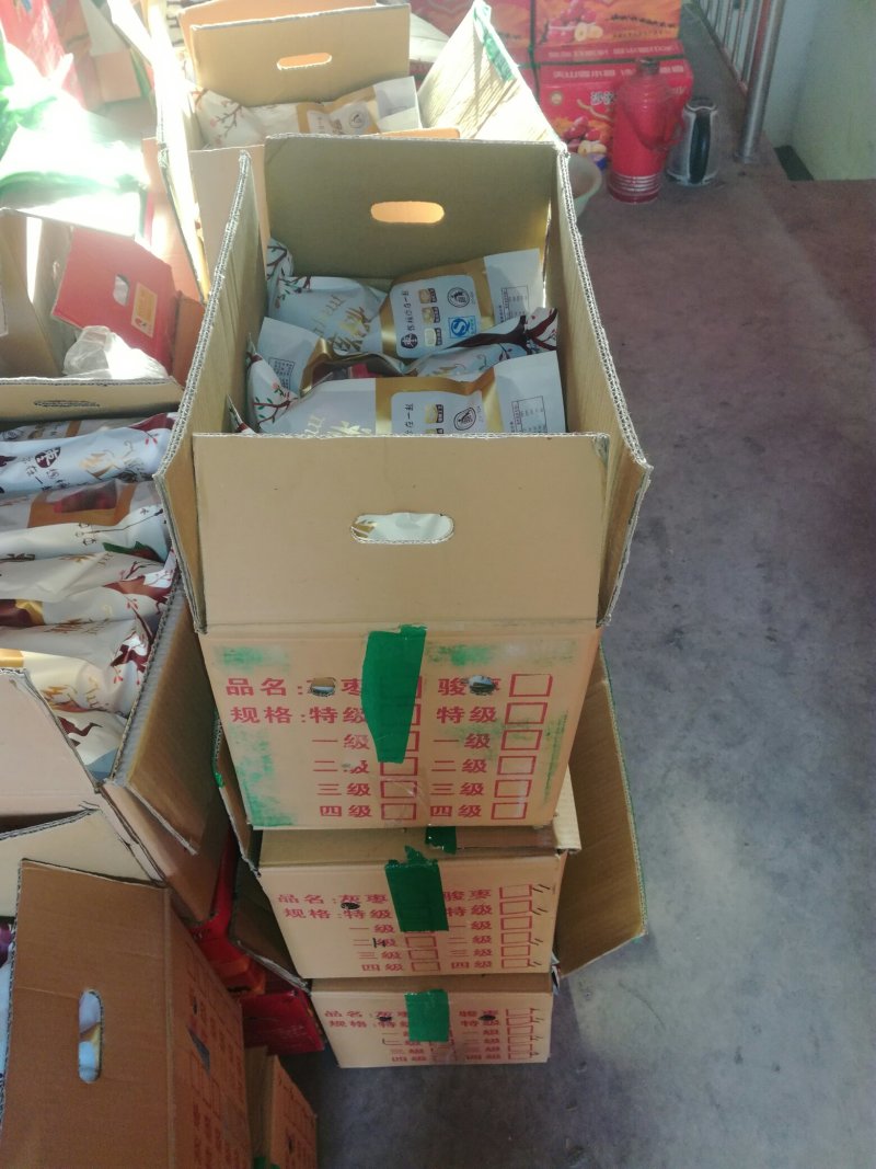 红枣夹核桃核桃1个，袋400克