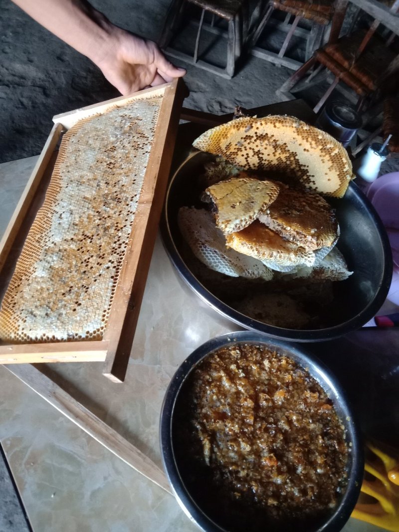 纯生态野生土蜂蜜冬蜜有需要要的请联系我。