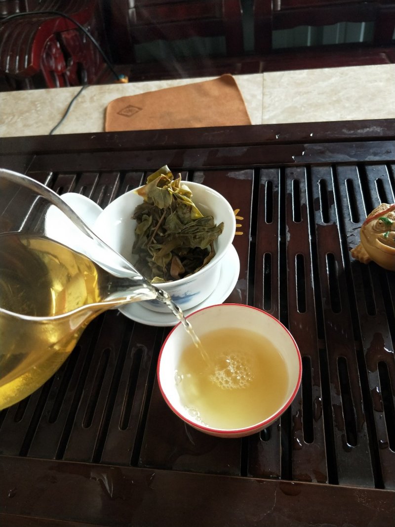 普洱茶毛料，18年春茶混采，不满意，支持无理由退货。诚信