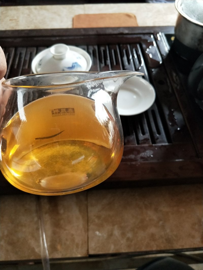 普洱茶毛料，18年春茶混采，不满意，支持无理由退货。诚信