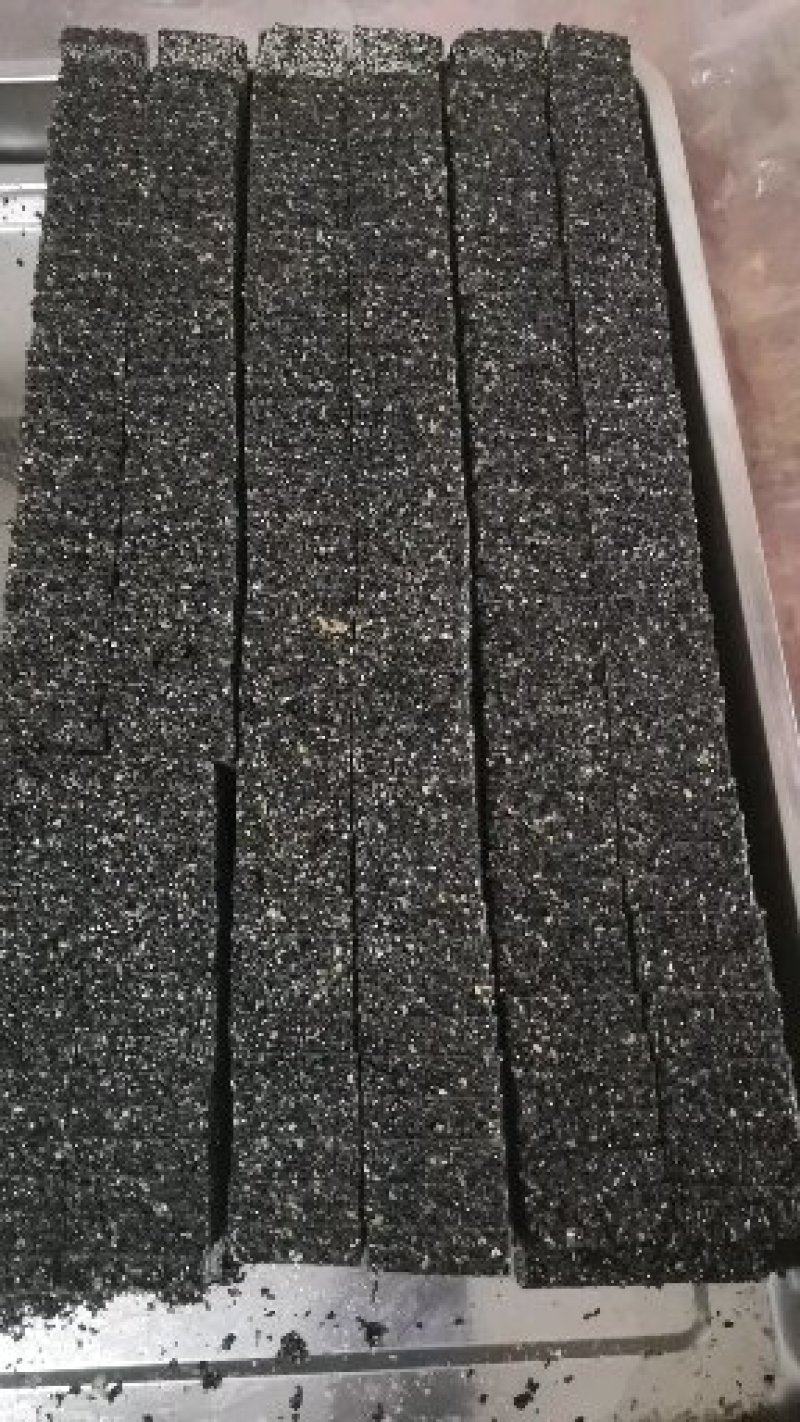 山芋系，纯芝麻糖。