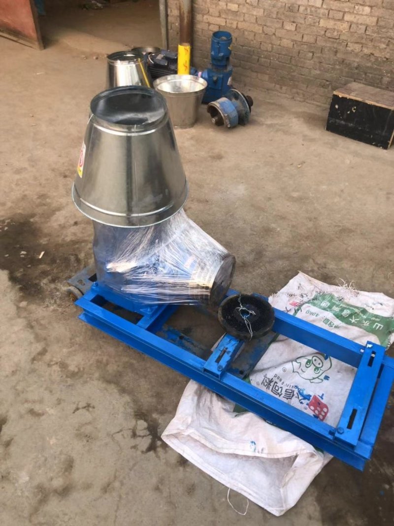 直销牛羊饲料颗粒机家用养殖秸秆造粒机小型平模饲料颗粒