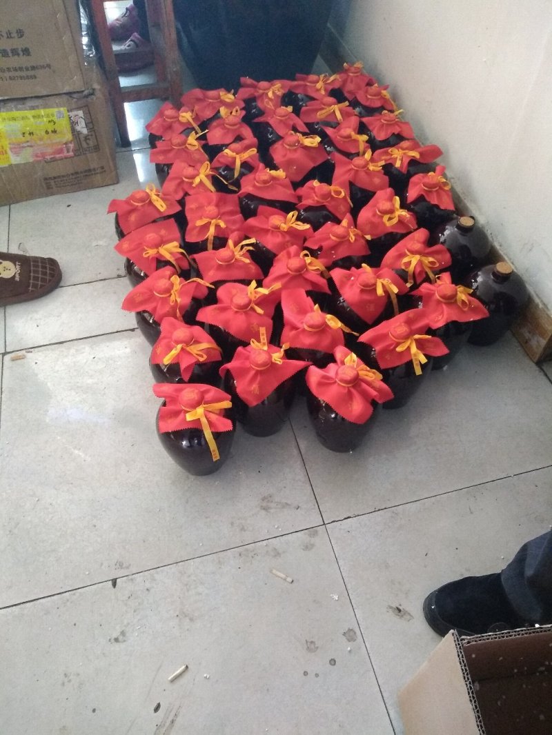 散装纯粮食高粱白酒，手续齐全可以全国发货。