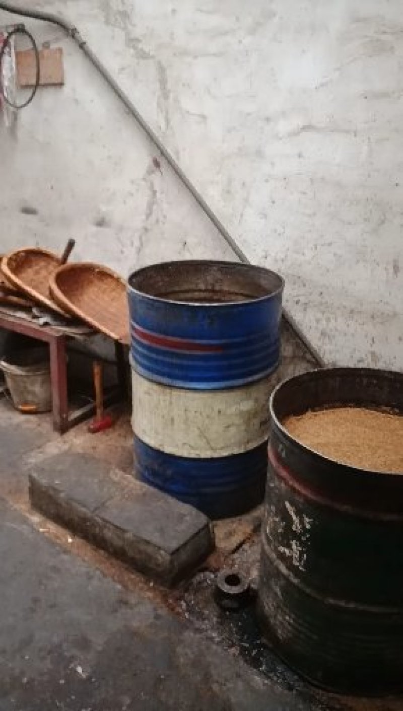大山里自然生长成熟，农家传统工艺传统压榨的山茶油