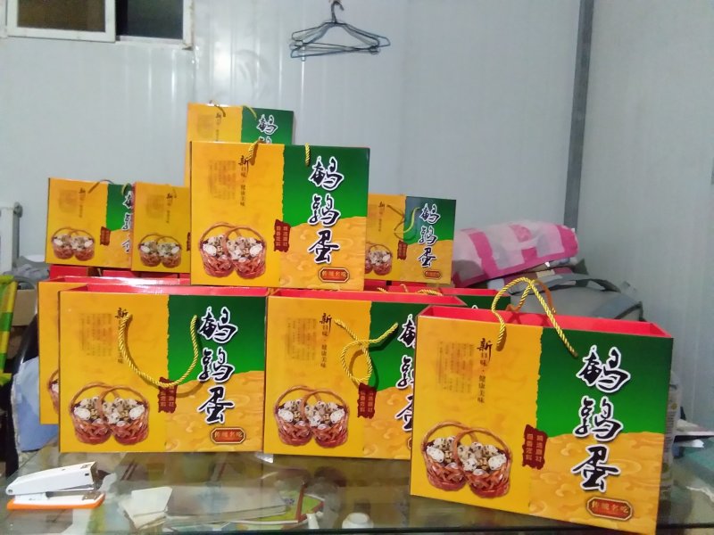 新鲜鹌鹑蛋