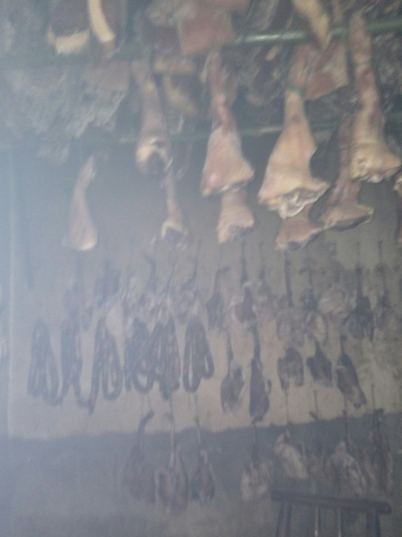 大家好，我专销土产品，销有，腊肉，腊牛肉，腊排骨，腊猪