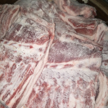 大家好，我专销土产品，销有，腊肉，腊牛肉，腊排骨，腊猪