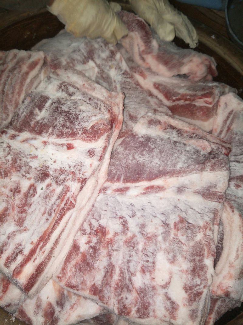 大家好，我专销土产品，销有，腊肉，腊牛肉，腊排骨，腊猪