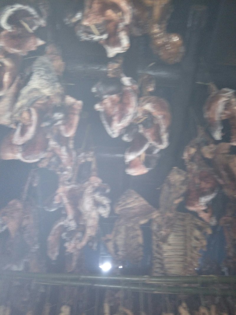 大家好，我专销土产品，销有，腊肉，腊牛肉，腊排骨，腊猪