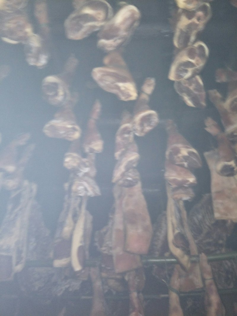 大家好，我专销土产品，销有，腊肉，腊牛肉，腊排骨，腊猪