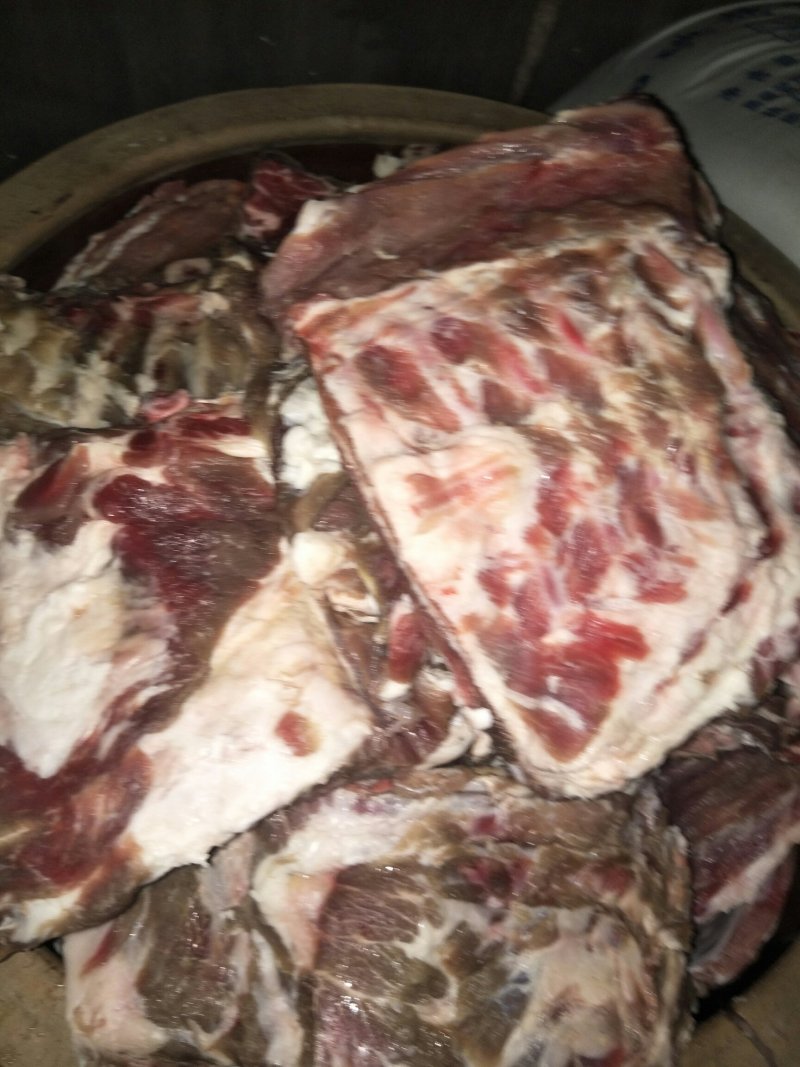 大家好，我专销土产品，销有，腊肉，腊牛肉，腊排骨，腊猪