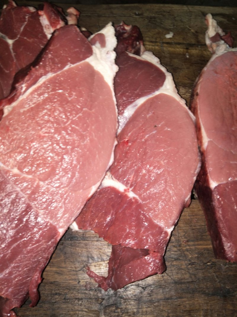 大家好，我专销土产品，销有，腊肉，腊牛肉，腊排骨，腊猪