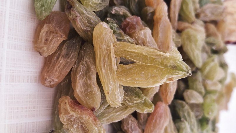 葡萄干新疆吐鲁番绿香妃，颗粒饱满厚实，个头大甜度高，包邮