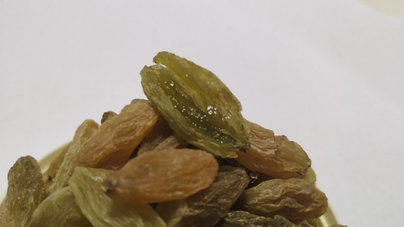 葡萄干新疆吐鲁番绿香妃，颗粒饱满厚实，个头大甜度高，包邮