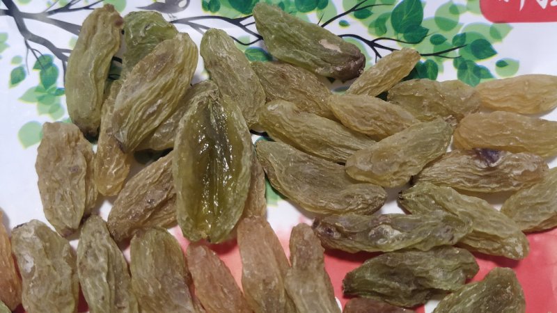 葡萄干新疆吐鲁番绿香妃，颗粒饱满厚实，个头大甜度高，包邮