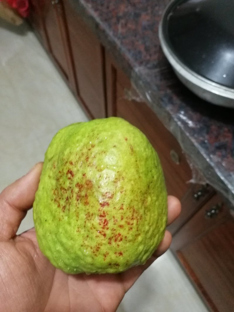 红宝石少籽芭乐，口感脆甜