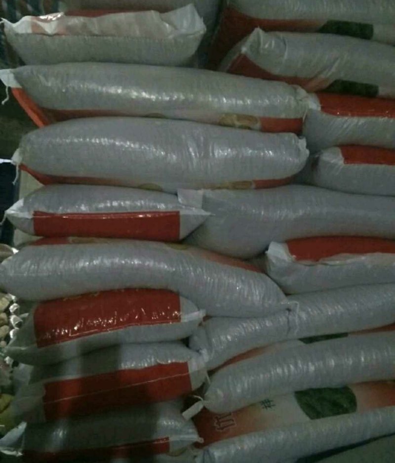 优质四粒红花生米，颜色鲜红，口感香甜，厂家直销，欢迎选购