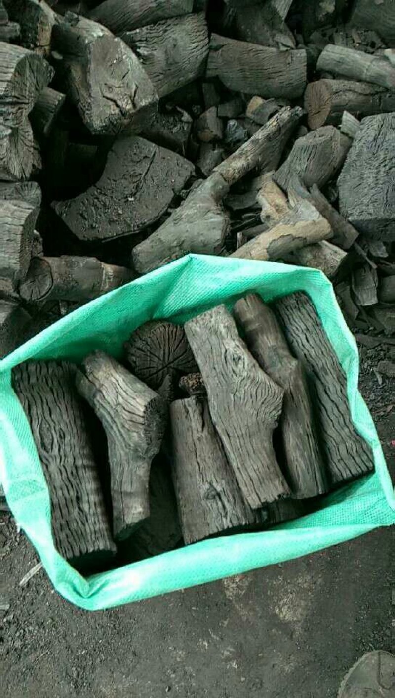 长期批发，零售龙眼树，荔枝树木炭，烧烤炭。