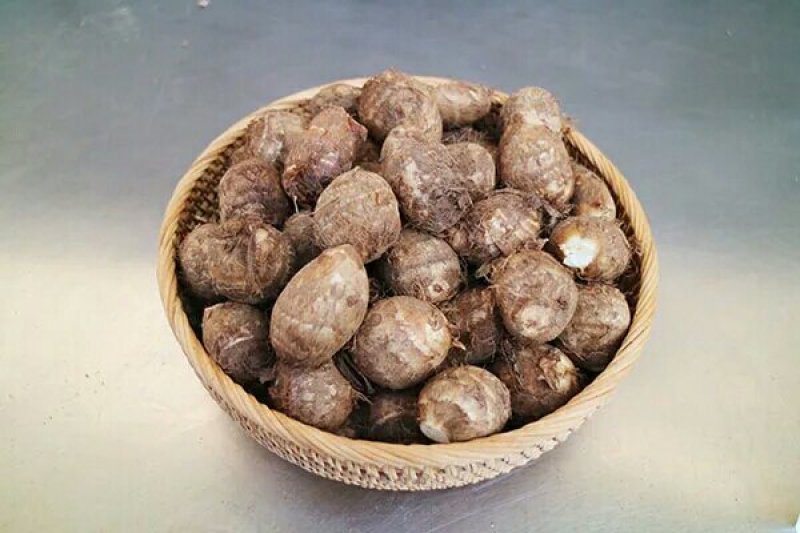 新鲜毛芋头，5斤装，26元一箱