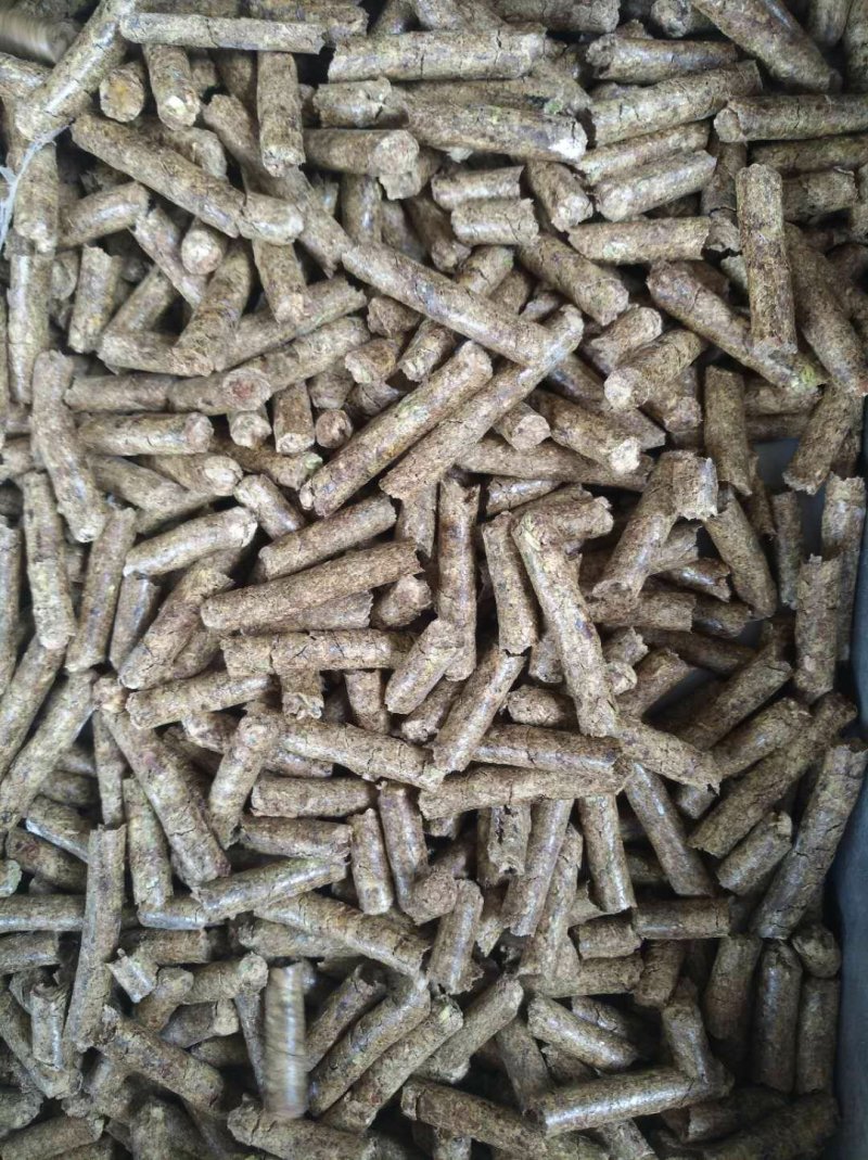 大量出售散装袋装花生壳燃烧颗粒